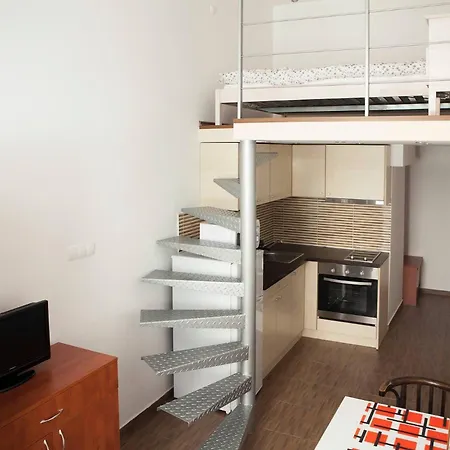 Downtown Csengery 10 아파트 *