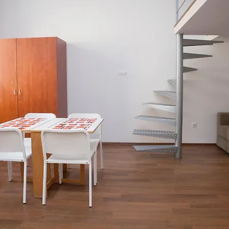 Downtown Csengery 10 아파트